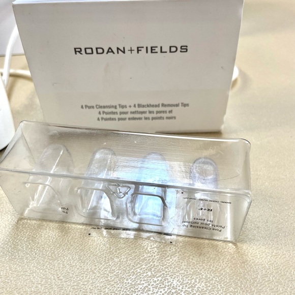Rodan and Fields Pore Extractor and bonus extraction heads - Picture 3 of 4